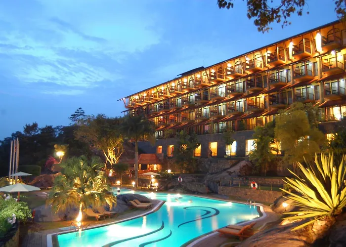 Earl\'S Regency Hotel