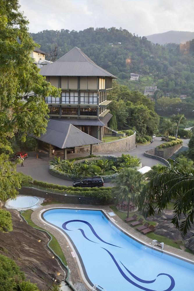 Earl's Regency 5*