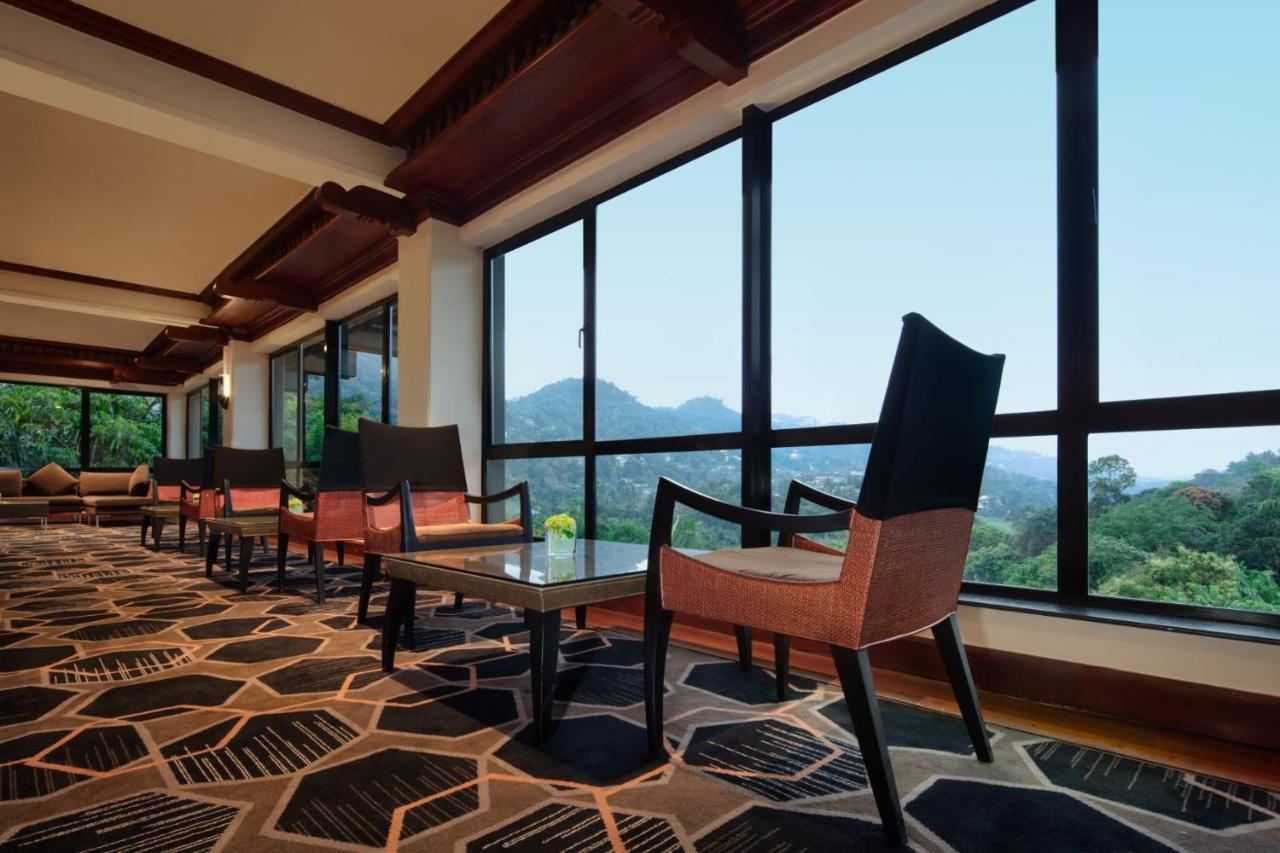 Earl's Regency Hotel 5*