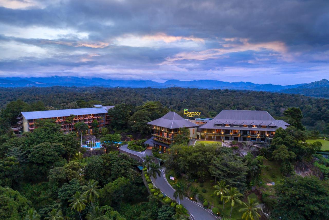 Earl's Regency Hotel 5*