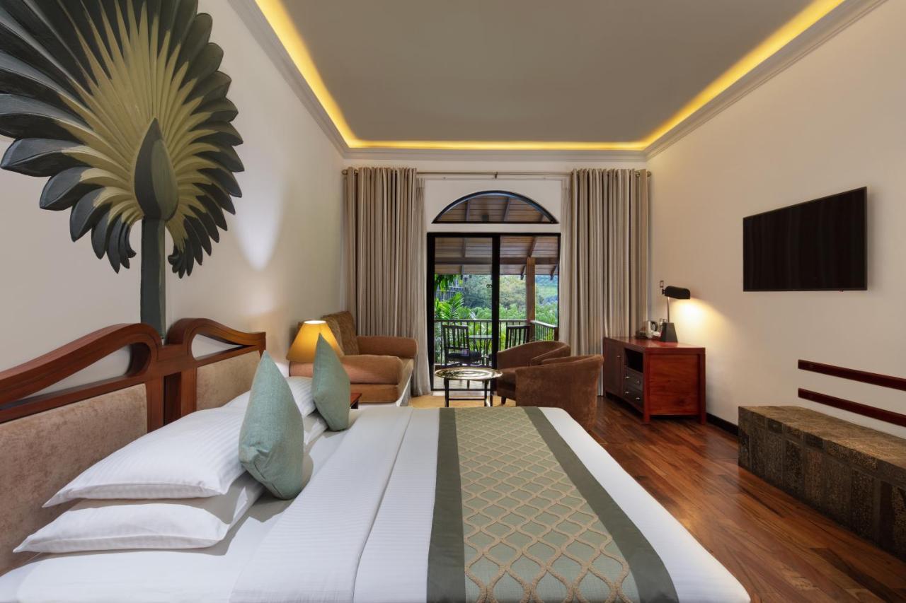 Earl's Regency Hotel