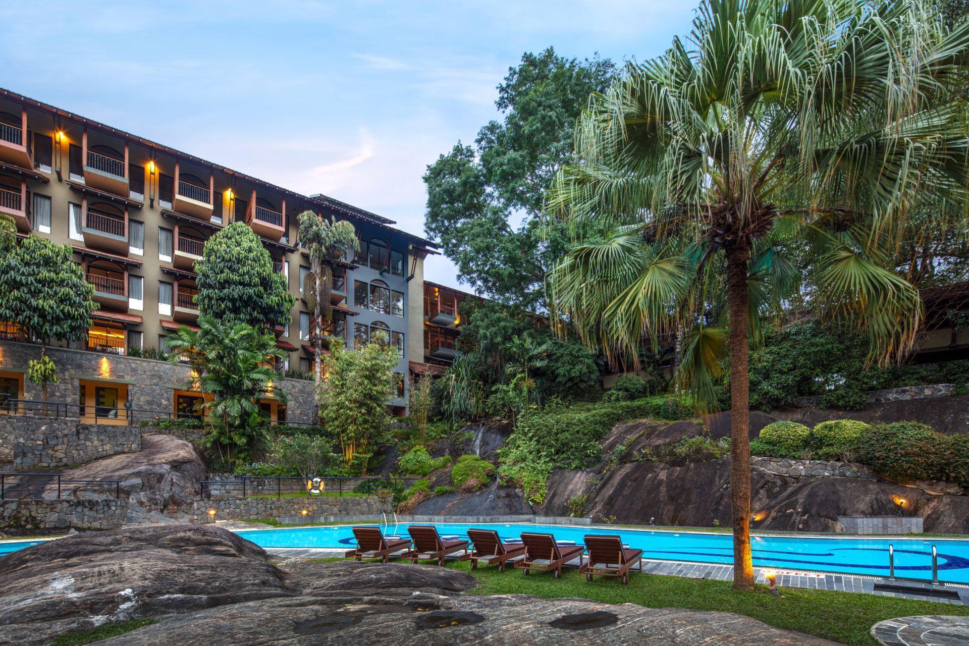 Hotel Earl's Regency 5*