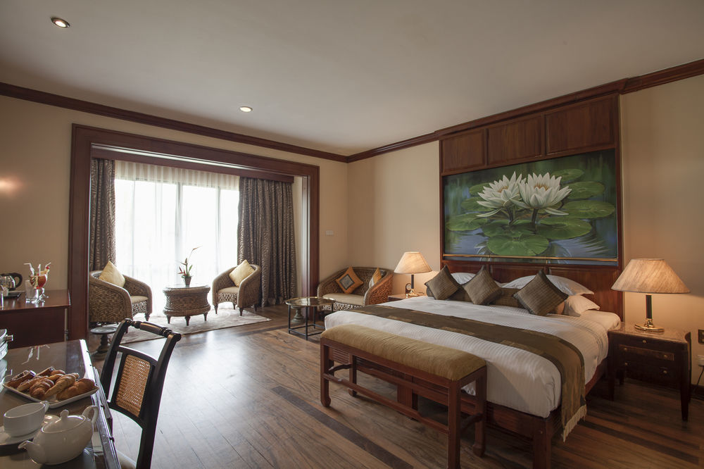 Earl's Regency Hotel