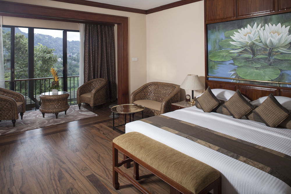 Earl's Regency Hotel